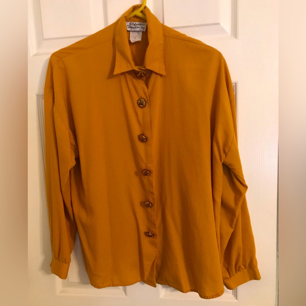 Woman’s button down blouse.Size 16-18